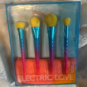 Real techniques limited edition electric love glow up finishing kit brushes